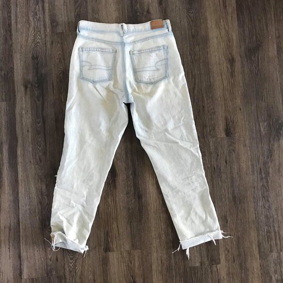 American Eagle Light Wash Jeans - Picture 2 of 5